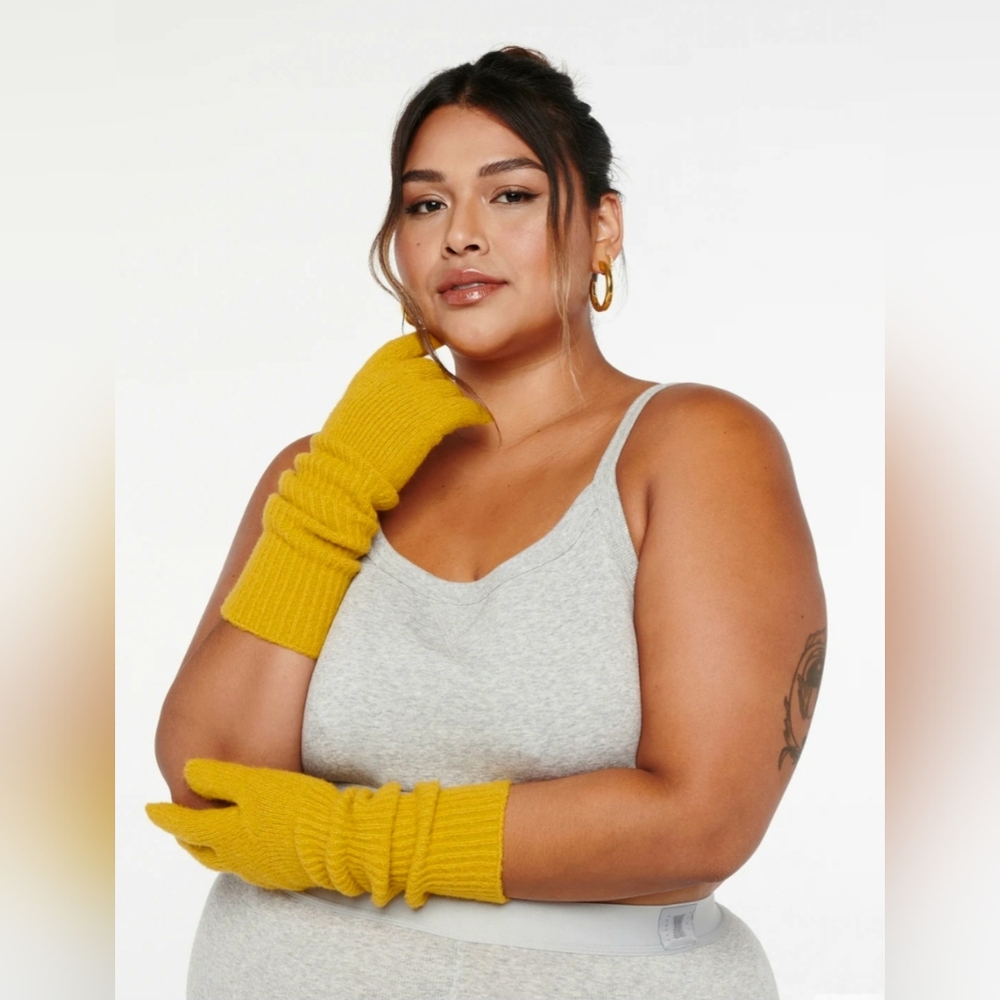 Savage X Fenty Fuzzy Glove and scarf set - Picture 2 of 6
